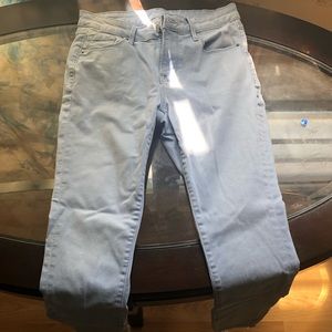 Light wash with fraying skinny jeans